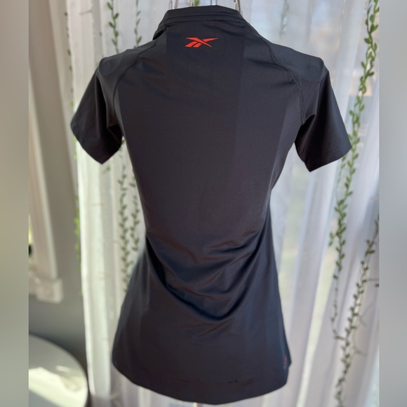 Reebok Small Grey Athletic T-Shirt - Picture 3 of 6